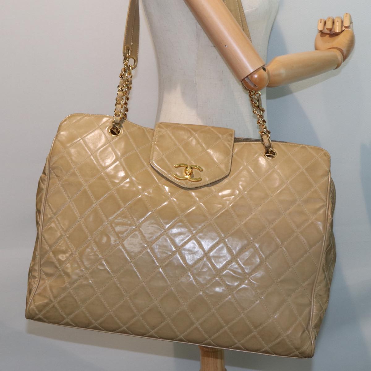 CHANEL Super Model bag Chain Turn Lock Bag Patent leather Beige CC Auth 77488