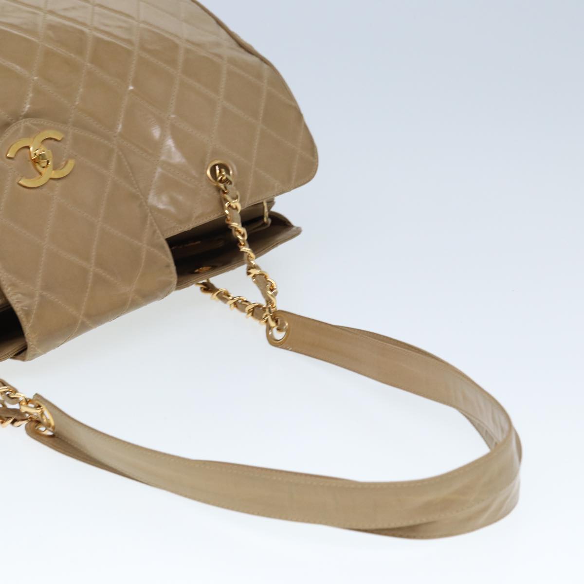 CHANEL Super Model bag Chain Turn Lock Bag Patent leather Beige CC Auth 77488