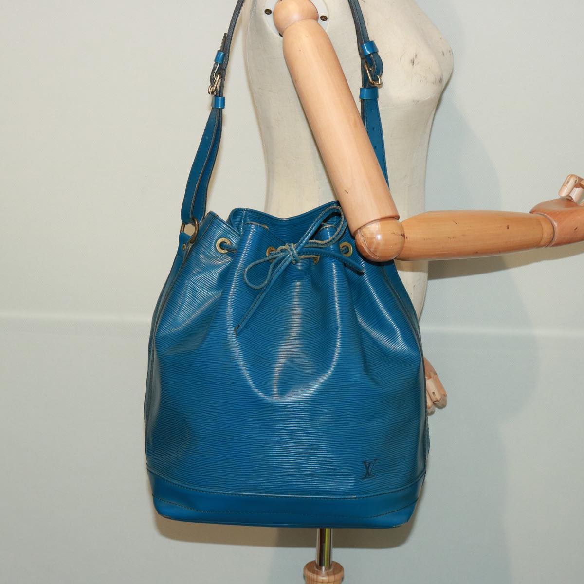 LOUIS VUITTON Epi Noe Shoulder Bag Toledo Blue M44005 LV Auth 77528