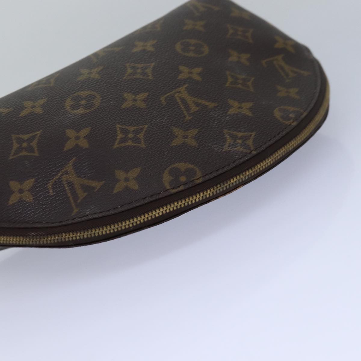 LOUIS VUITTON Monogram Trousse Demi Ronde Cosmetic Pouch M47520 LV Auth 77563