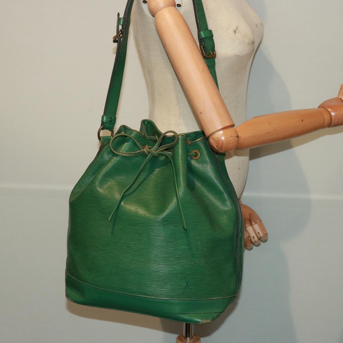 LOUIS VUITTON Epi Noe Shoulder Bag Green M44004 LV Auth 77594