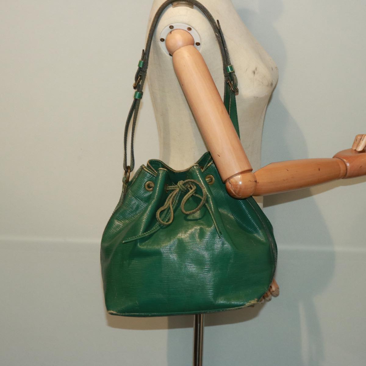 LOUIS VUITTON Epi Petit Noe Shoulder Bag Green M44104 LV Auth 77595