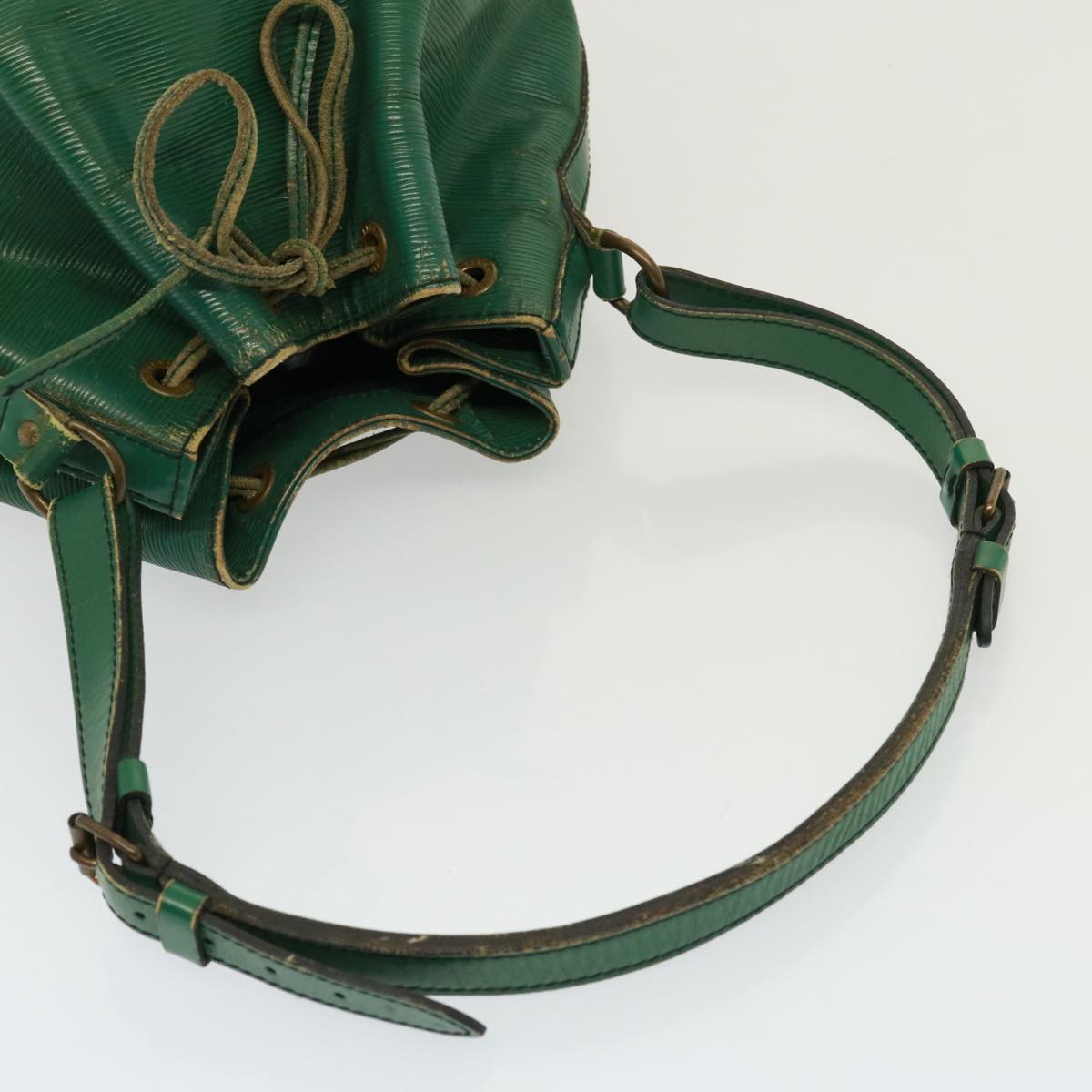 LOUIS VUITTON Epi Petit Noe Shoulder Bag Green M44104 LV Auth 77595