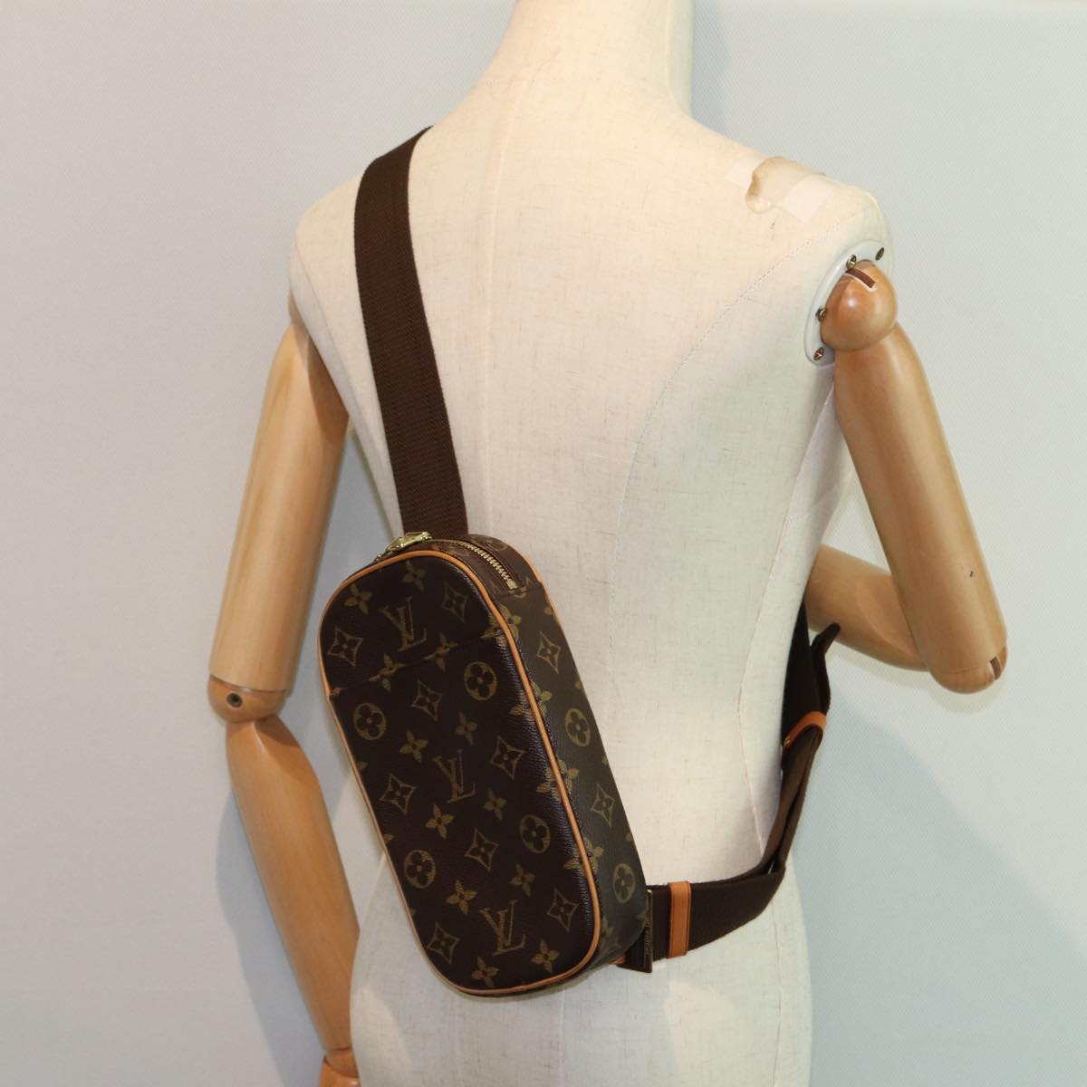 LOUIS VUITTON Monogram Pochette Gange Shoulder Bag M51870 LV Auth 77702A