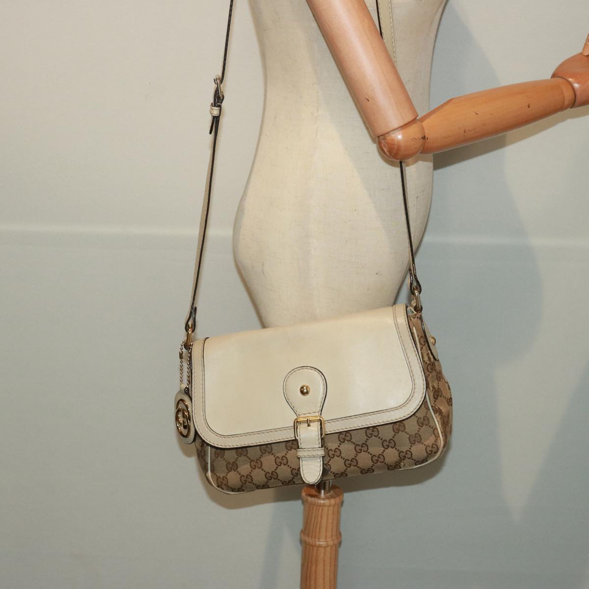 GUCCI GG Canvas Shoulder Bag Beige 308452 Auth 77733