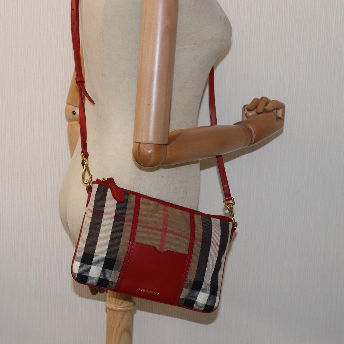 BURBERRY Nova Check Shoulder Bag Canvas Leather Red Beige Auth 77800