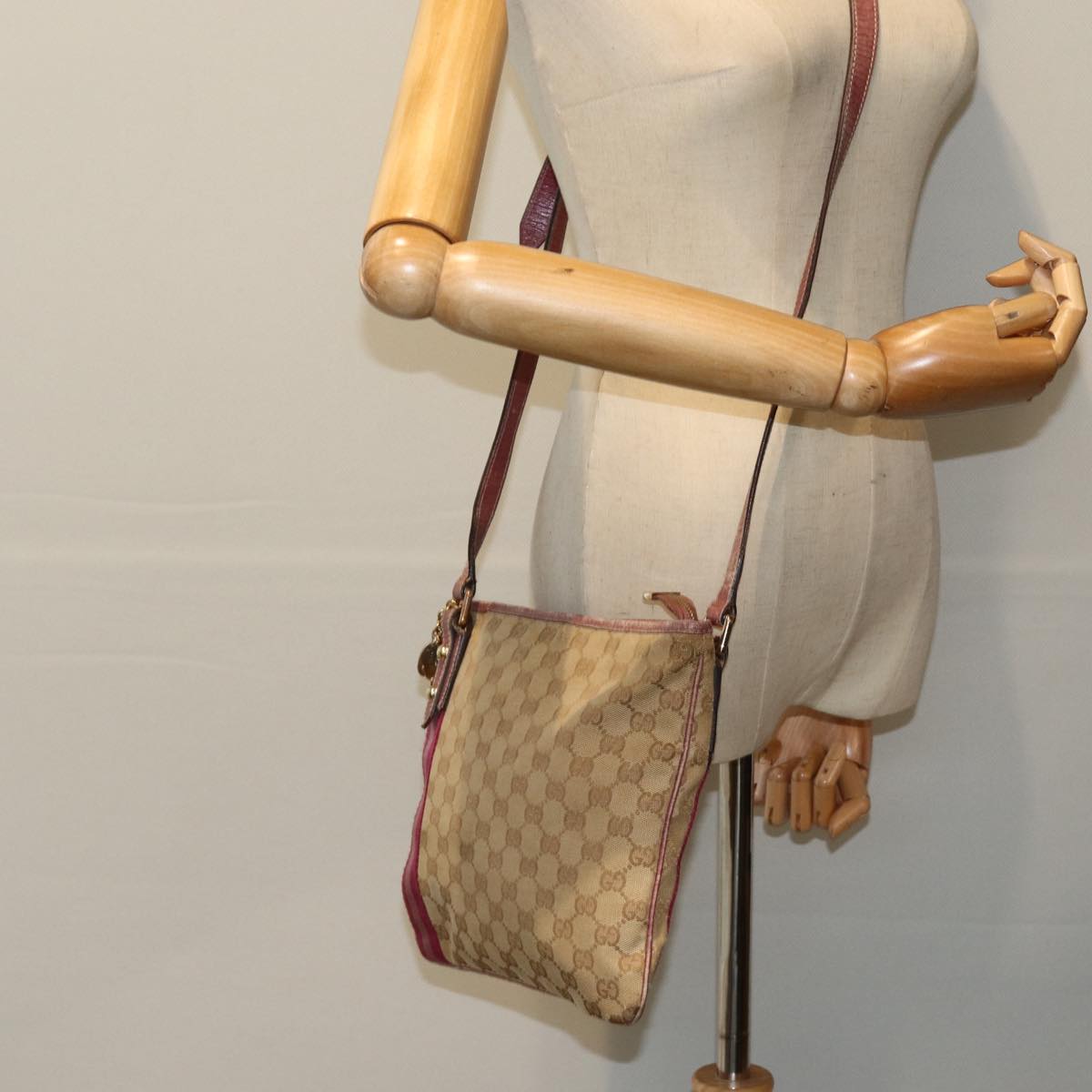 GUCCI GG Canvas Shoulder Bag Beige Pink Auth 77822