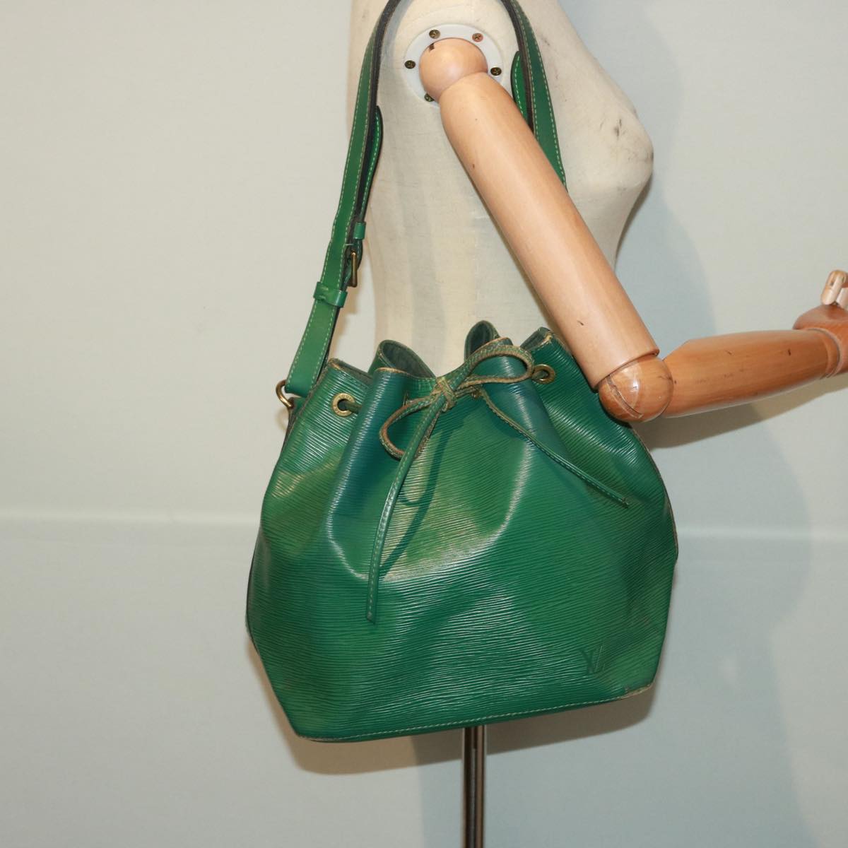 LOUIS VUITTON Epi Petit Noe Shoulder Bag Green M44104 LV Auth 77894