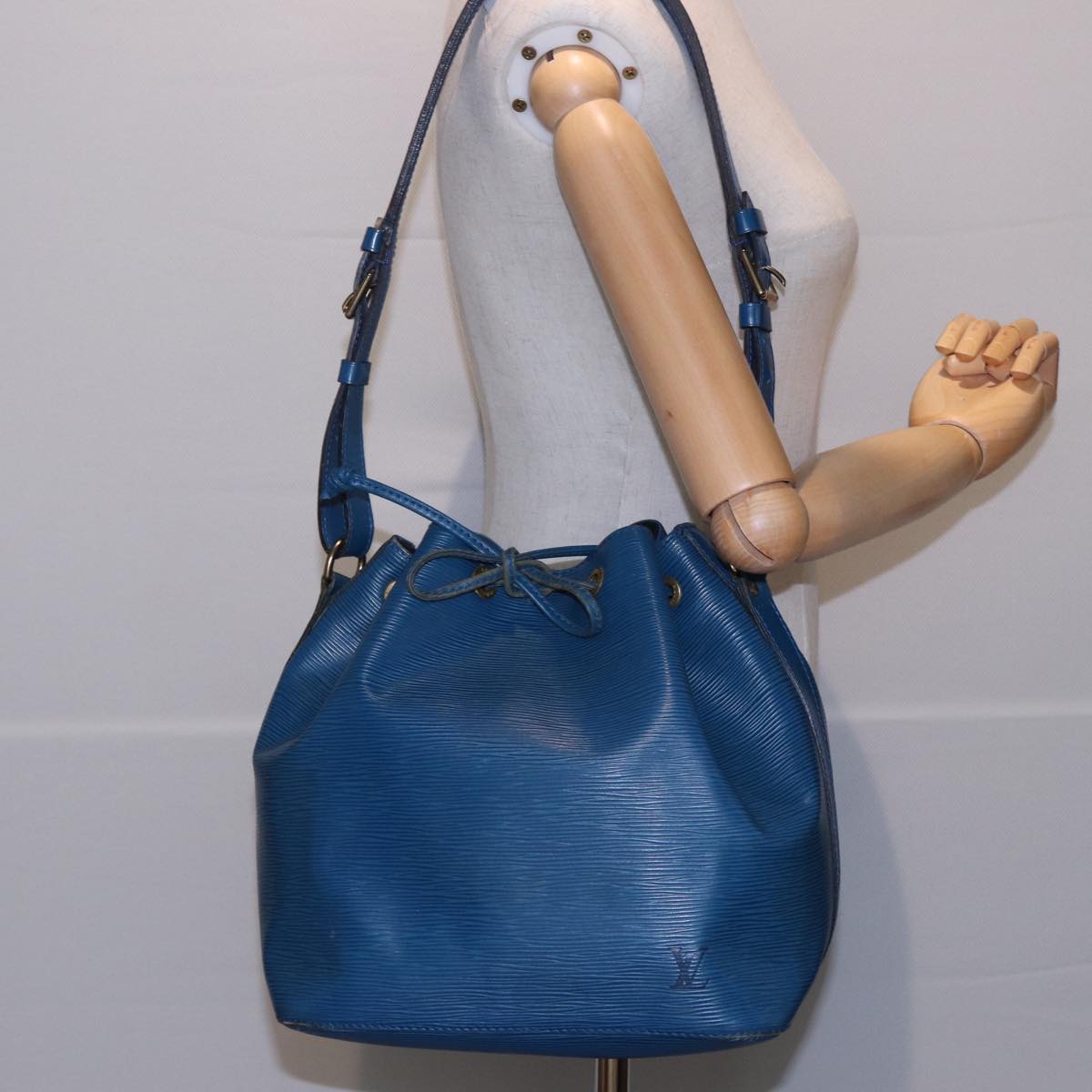 LOUIS VUITTON Epi Petit Noe Shoulder Bag Blue M44105 LV Auth 77897