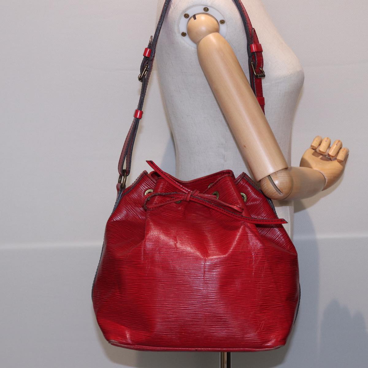 LOUIS VUITTON Epi Petit Noe Shoulder Bag Red M44107 LV Auth 77899