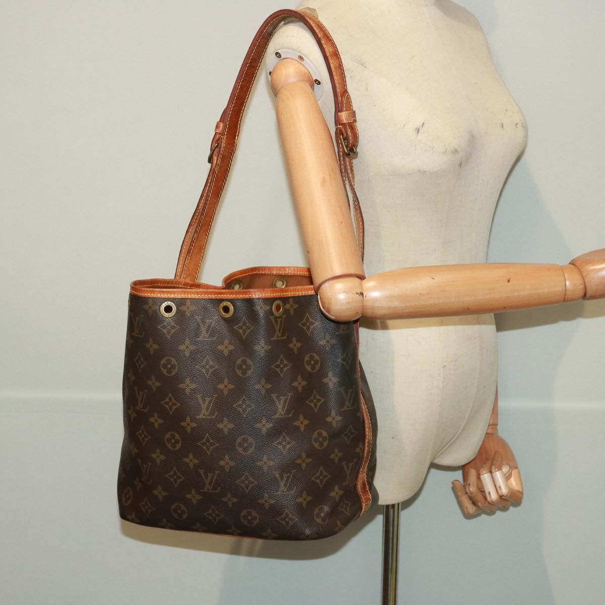 LOUIS VUITTON Monogram Petit Noe Shoulder Bag M42226 LV Auth 77915