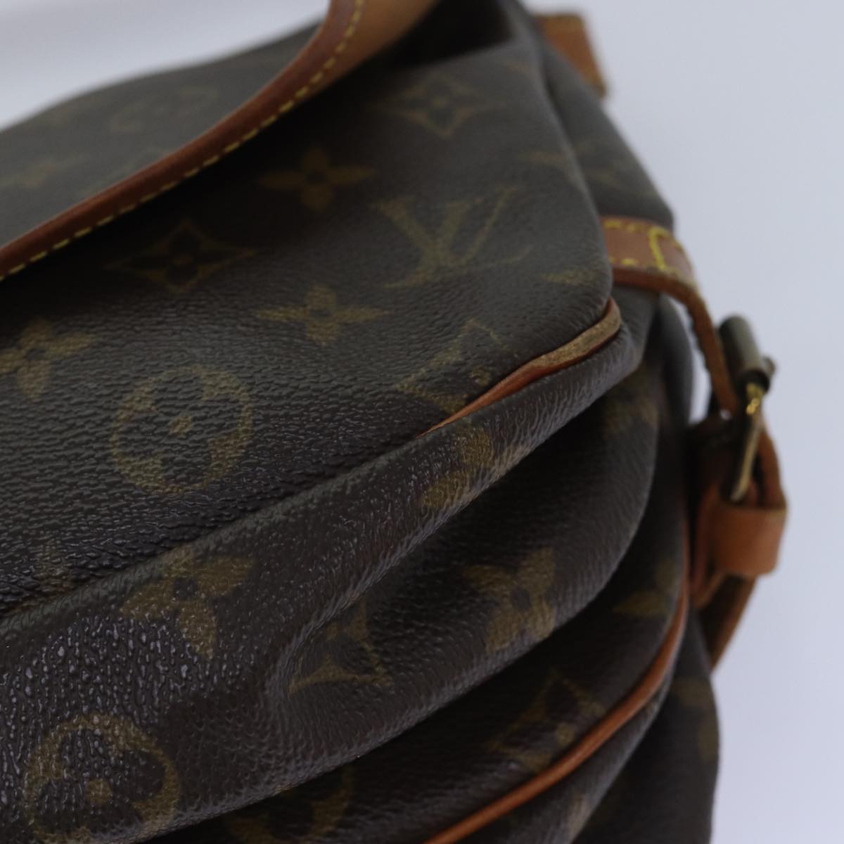 LOUIS VUITTON Monogram Saumur 30 Shoulder Bag M42256 LV Auth 77976