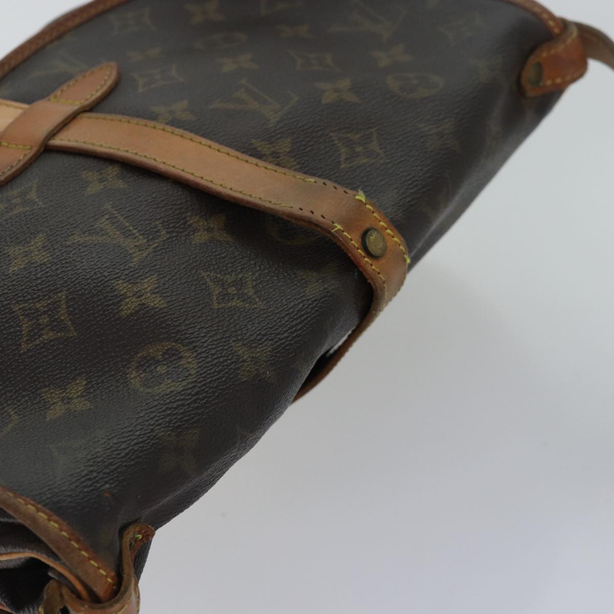 LOUIS VUITTON Monogram Saumur 30 Shoulder Bag M42256 LV Auth 77976