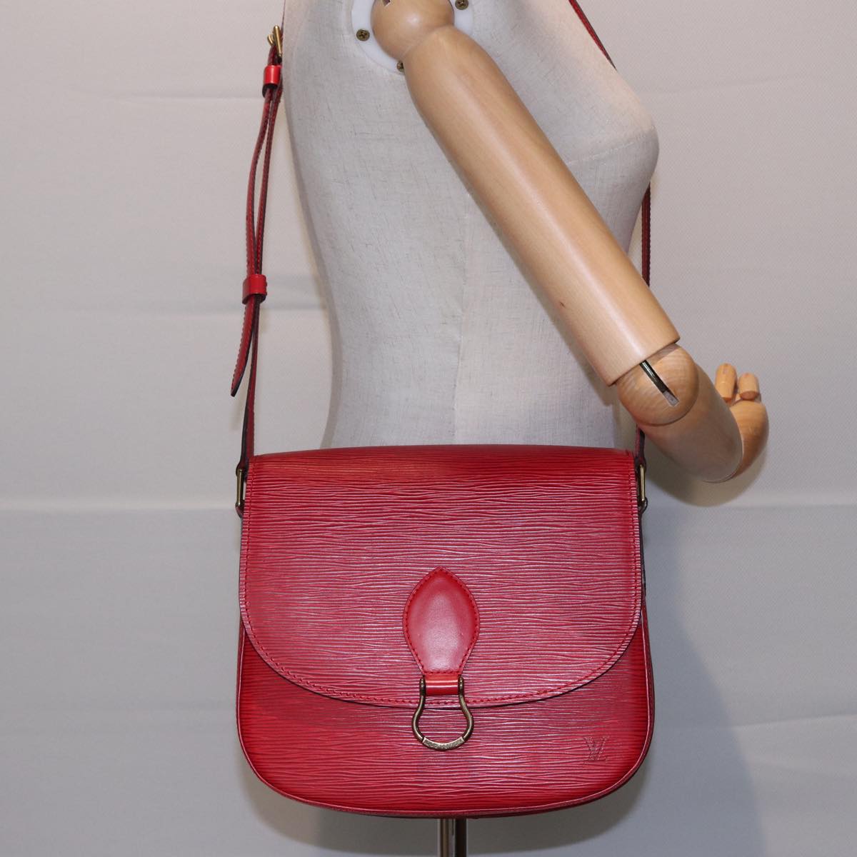 LOUIS VUITTON Epi Saint Cloud GM Shoulder Bag Red M52197 LV Auth 78032