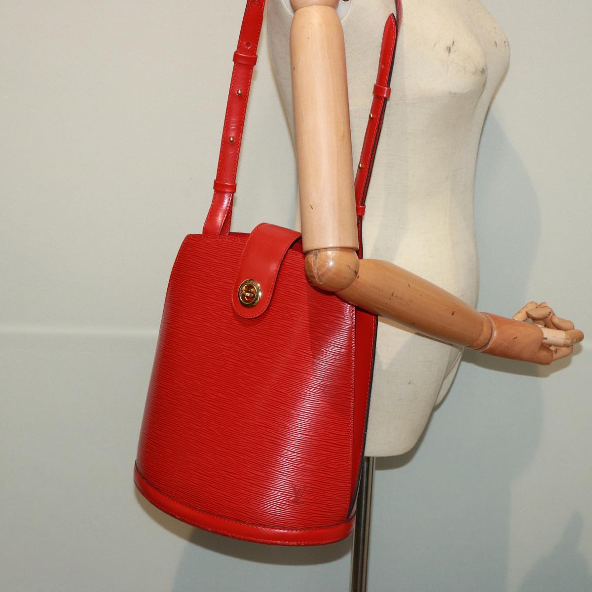 LOUIS VUITTON Epi Cluny Shoulder Bag Red M52257 LV Auth 78157