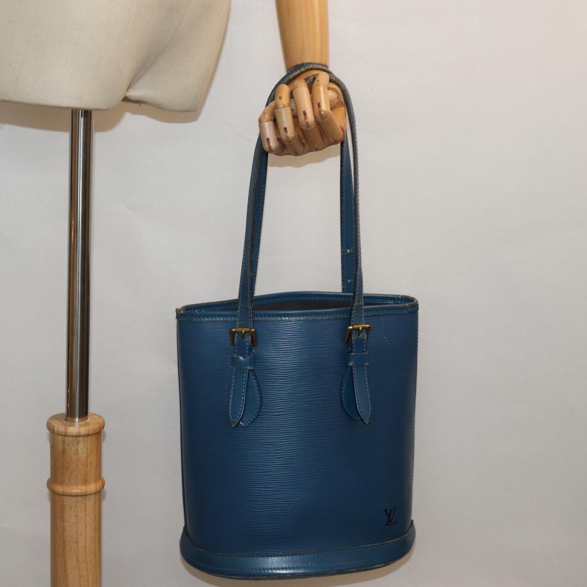 LOUIS VUITTON Epi Bucket PM Shoulder Bag Blue LV Auth 78158