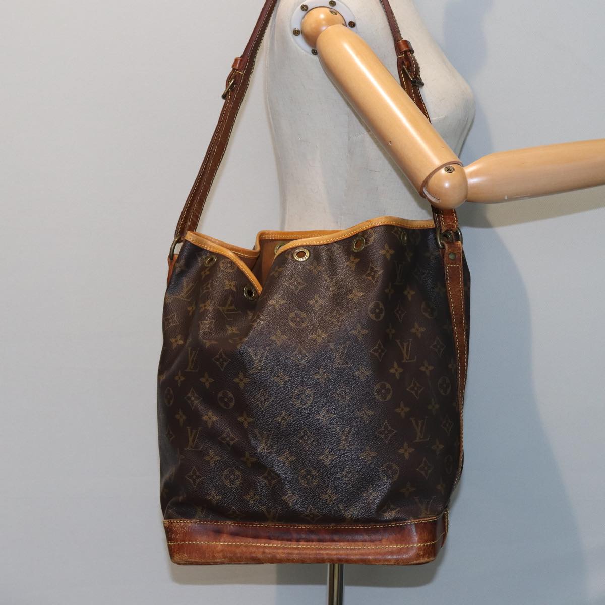 LOUIS VUITTON Monogram Noe Shoulder Bag M42224 LV Auth 78162