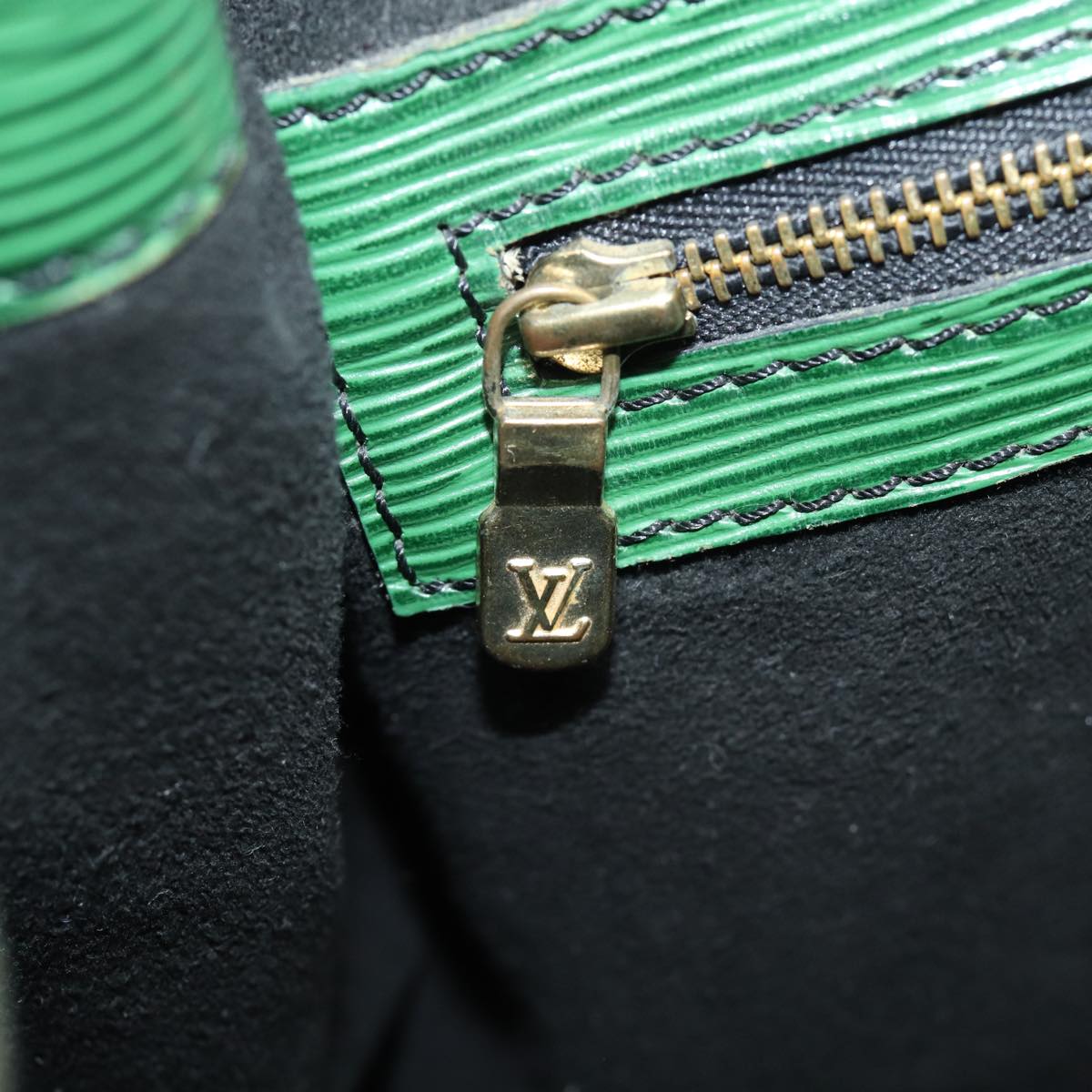 LOUIS VUITTON Epi Petit Noe Shoulder Bag Green M44104 LV Auth 78191