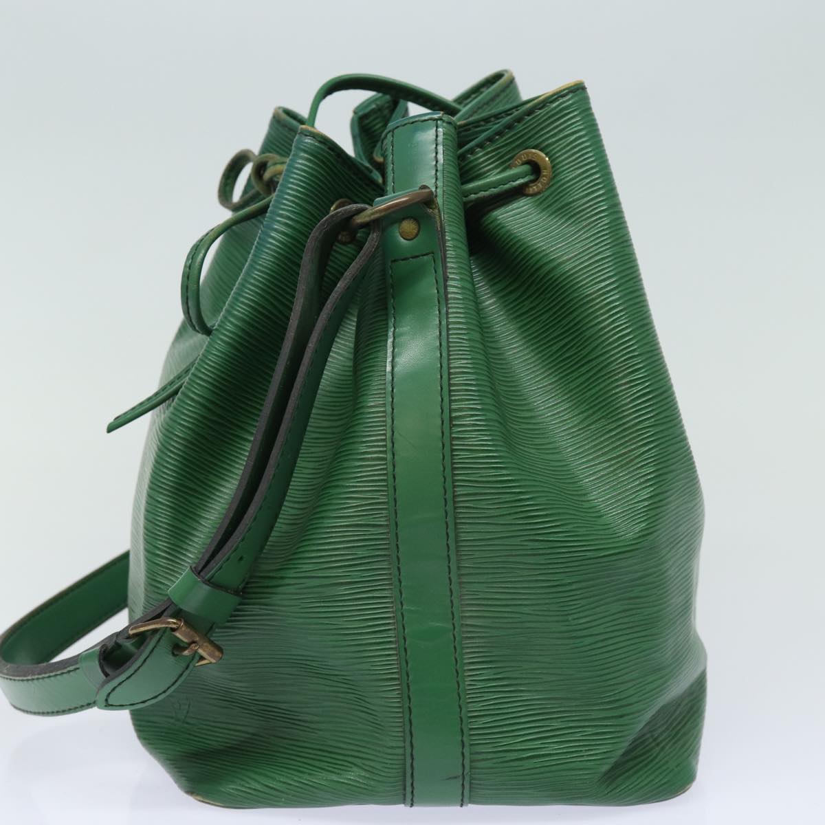 LOUIS VUITTON Epi Petit Noe Shoulder Bag Green M44104 LV Auth 78191