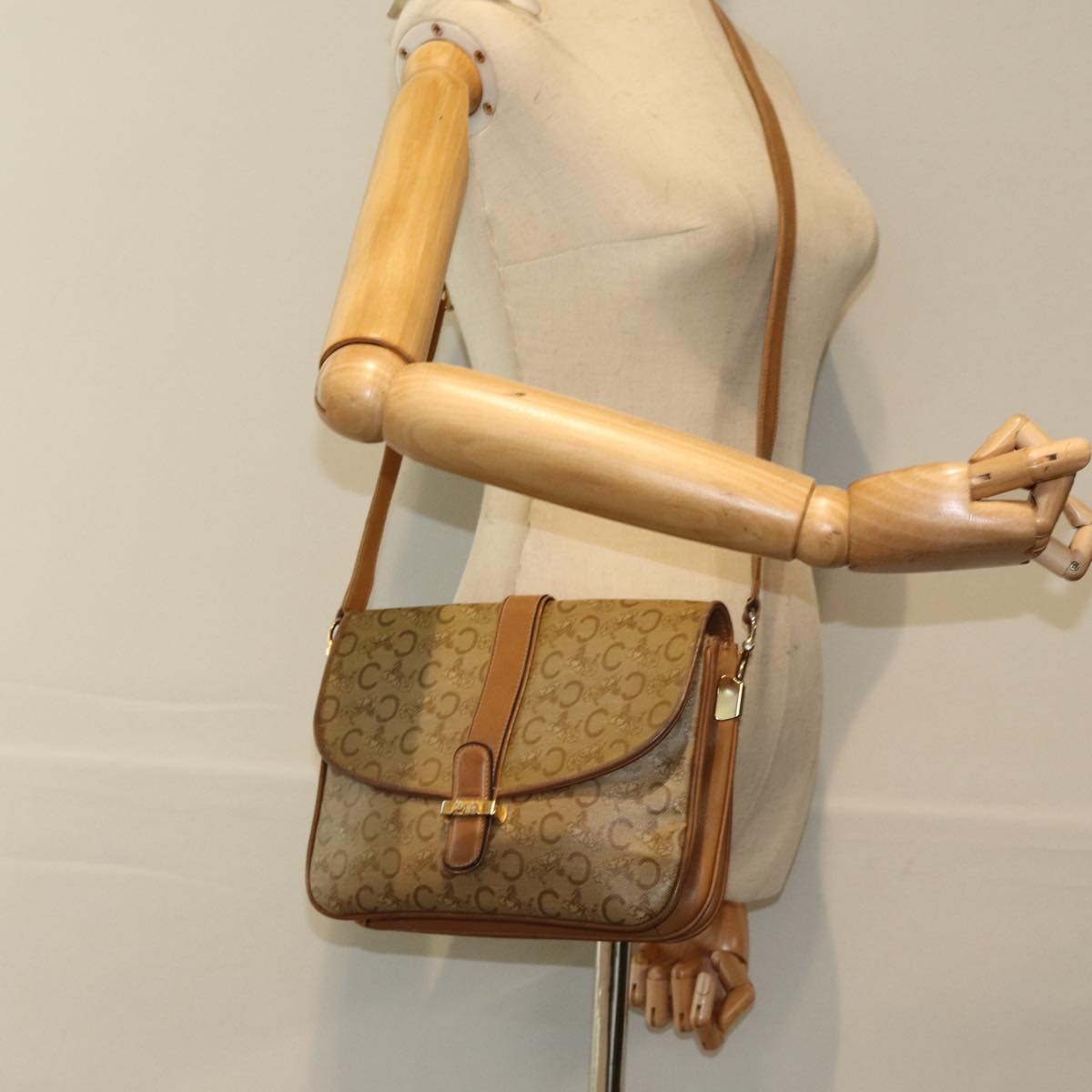 CELINE C Sulky Shoulder Bag Beige Auth 78287