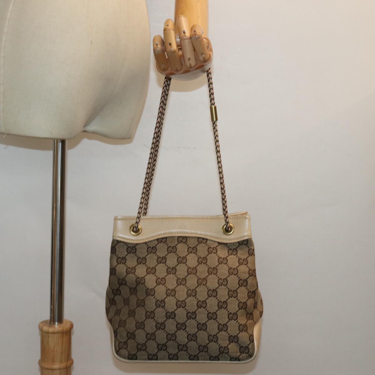 GUCCI GG Canvas Shoulder Bag Beige 109143 Auth 78342