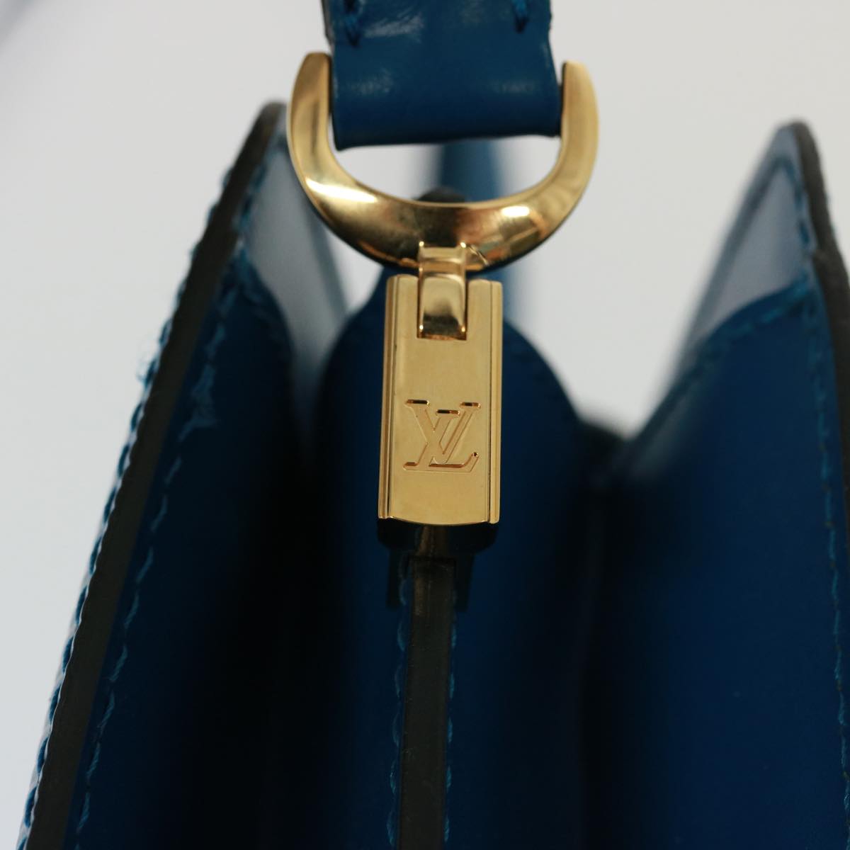 LOUIS VUITTON Epi Capuchin Shoulder Bag Blue M52345 LV Auth 78394