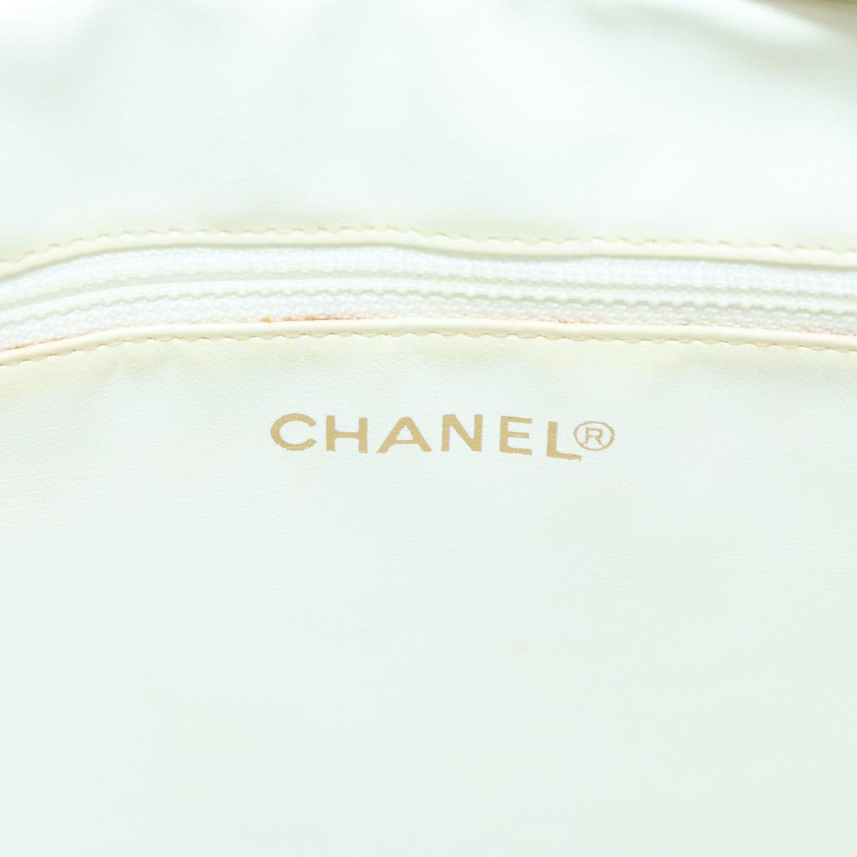 CHANEL V Stitch Shoulder Bag Caviar Skin White CC Auth 78485