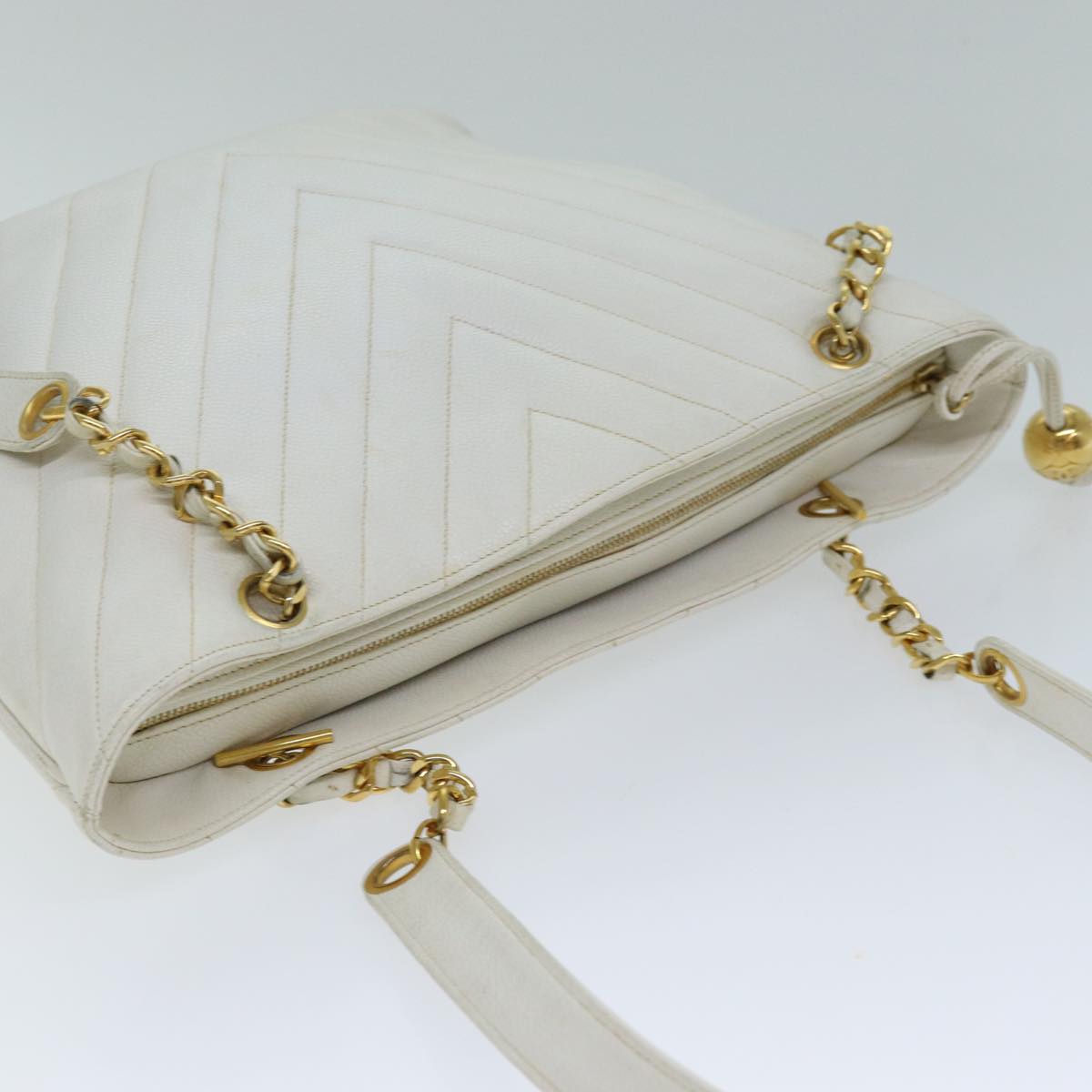 CHANEL V Stitch Shoulder Bag Caviar Skin White CC Auth 78485