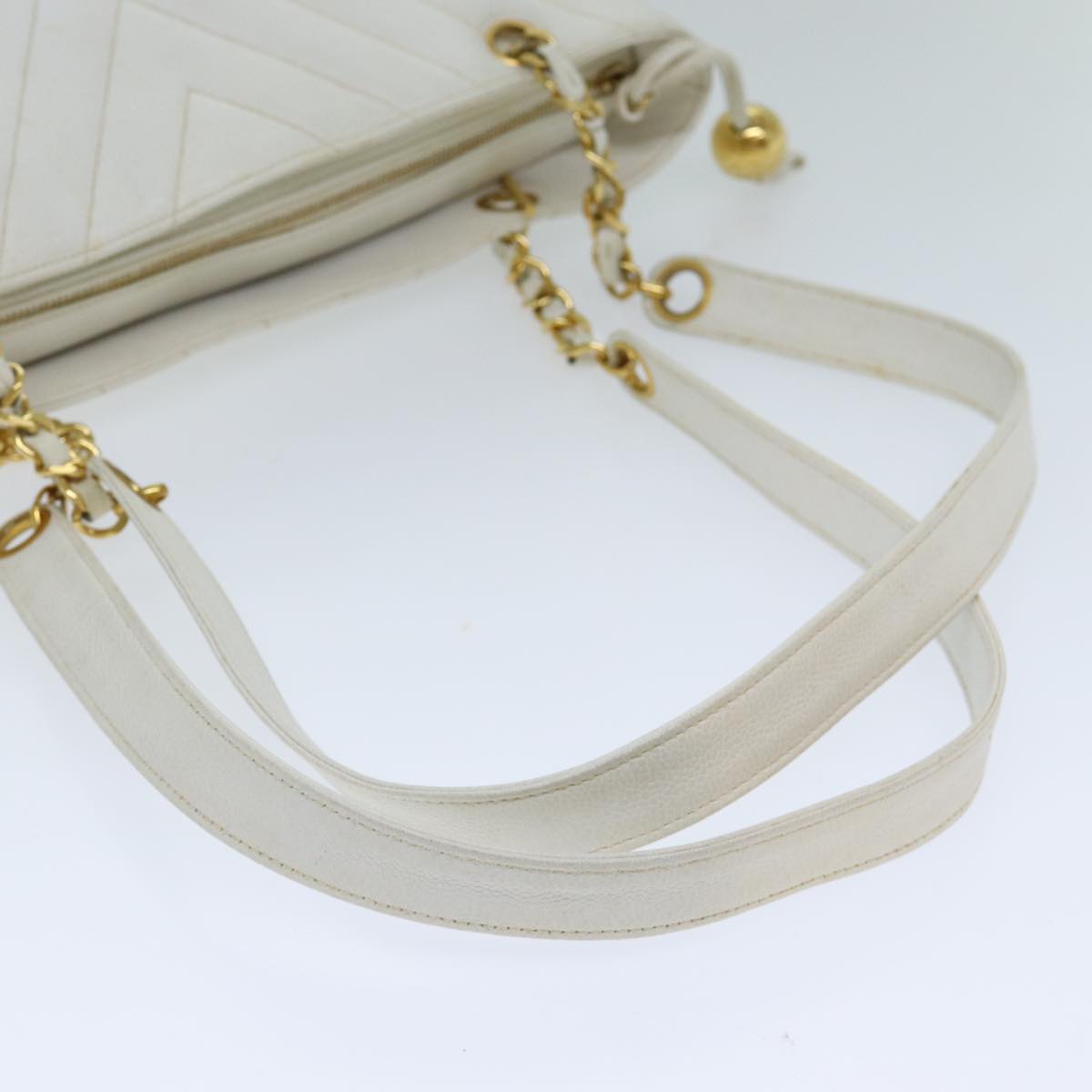 CHANEL V Stitch Shoulder Bag Caviar Skin White CC Auth 78485