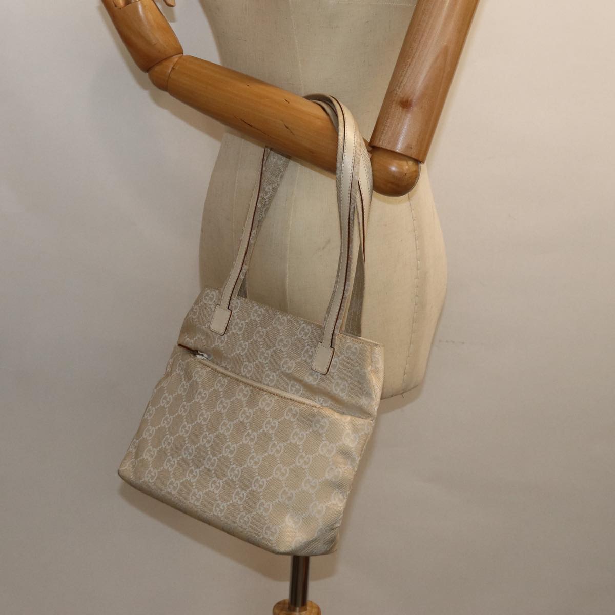 GUCCI GG Canvas Shoulder Bag White 002 1075 Auth 78892