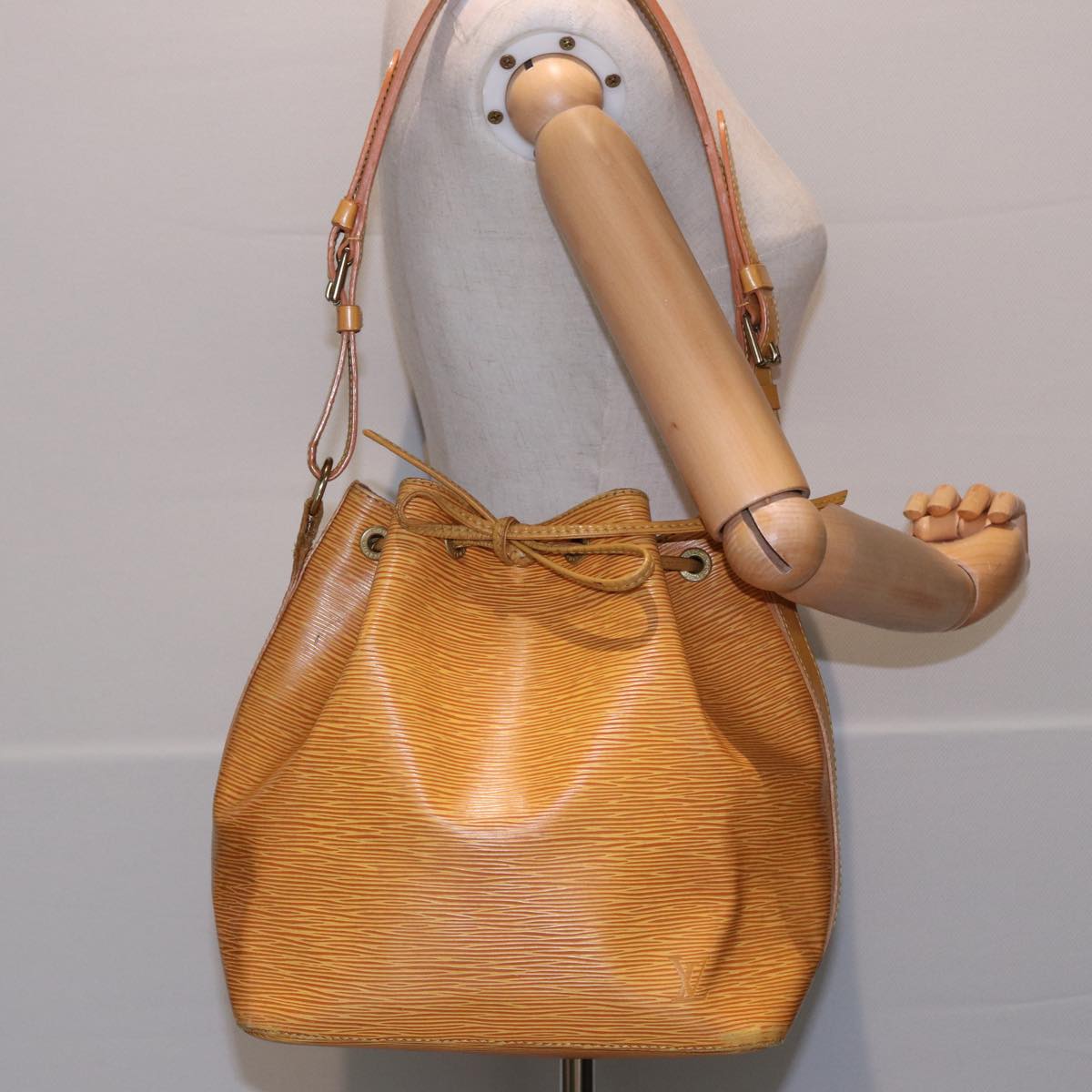 LOUIS VUITTON Epi Petit Noe Shoulder Bag Tassili Yellow M44109 LV Auth 78950