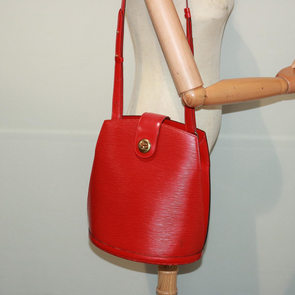 LOUIS VUITTON Epi Cluny Shoulder Bag Red M52257 LV Auth 79051