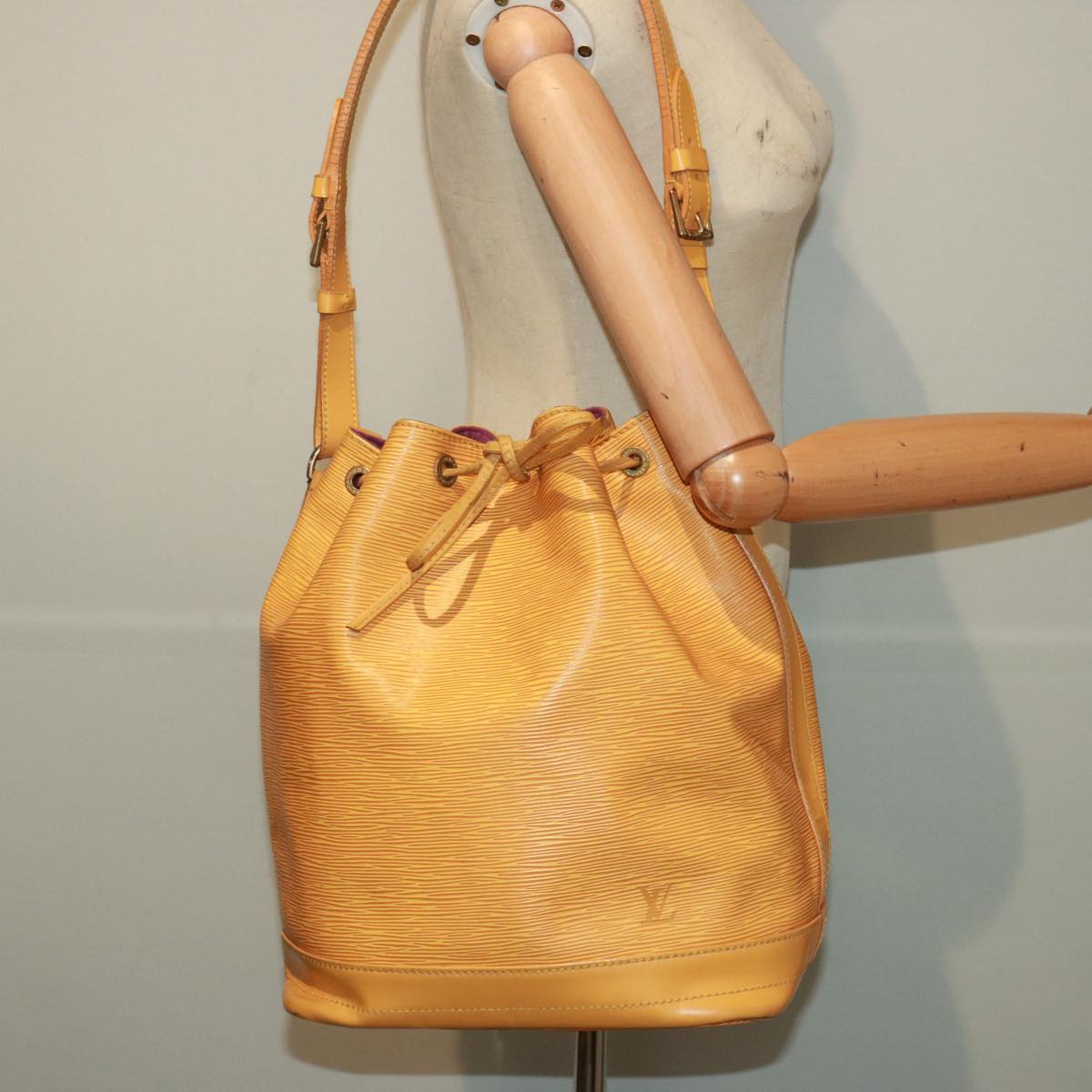 LOUIS VUITTON Epi Noe Shoulder Bag Tassili Yellow M44009 LV Auth 79067