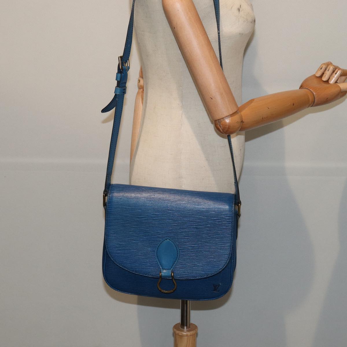 LOUIS VUITTON Epi Saint Cloud GM Shoulder Bag Toledo Blue M52195 LV Auth 79085