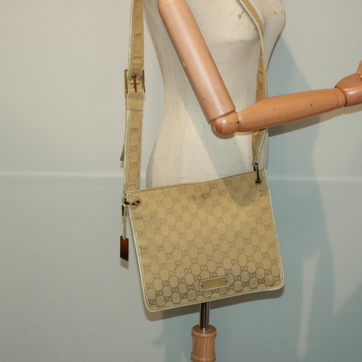 GUCCI GG Canvas Shoulder Bag Beige 91762 Auth 79100