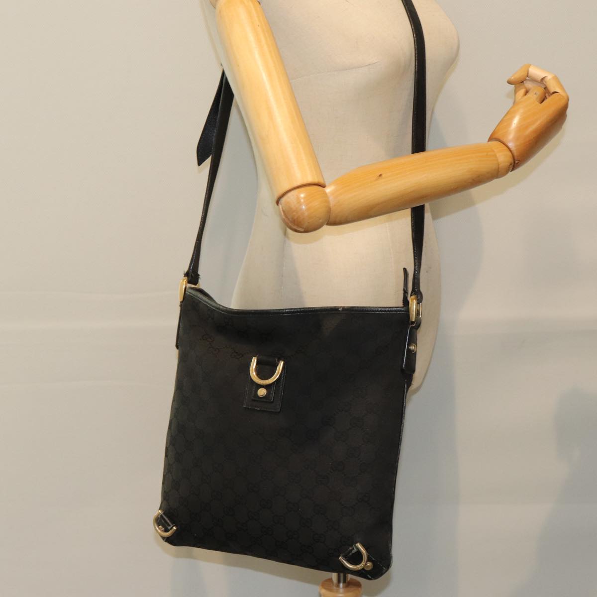 GUCCI GG Canvas Shoulder Bag Black 131326 Auth 79173