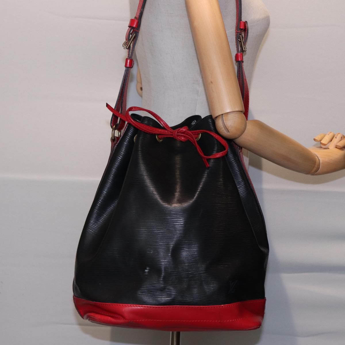 LOUIS VUITTON Epi Noe Shoulder Bag By color Black Red M44017 LV Auth 79238