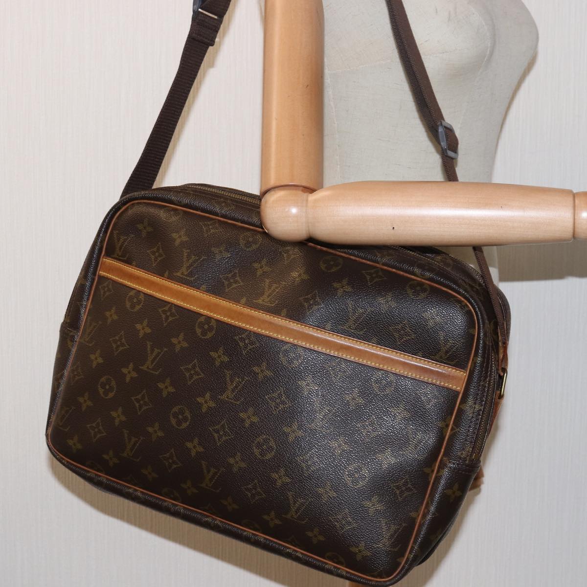 LOUIS VUITTON Monogram Reporter GM Shoulder Bag M45252 LV Auth 79270