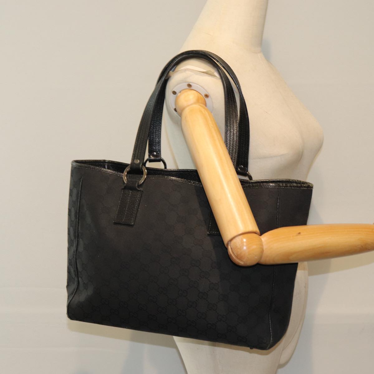 GUCCI GG Canvas Hand Bag Black 113017 Auth 79284