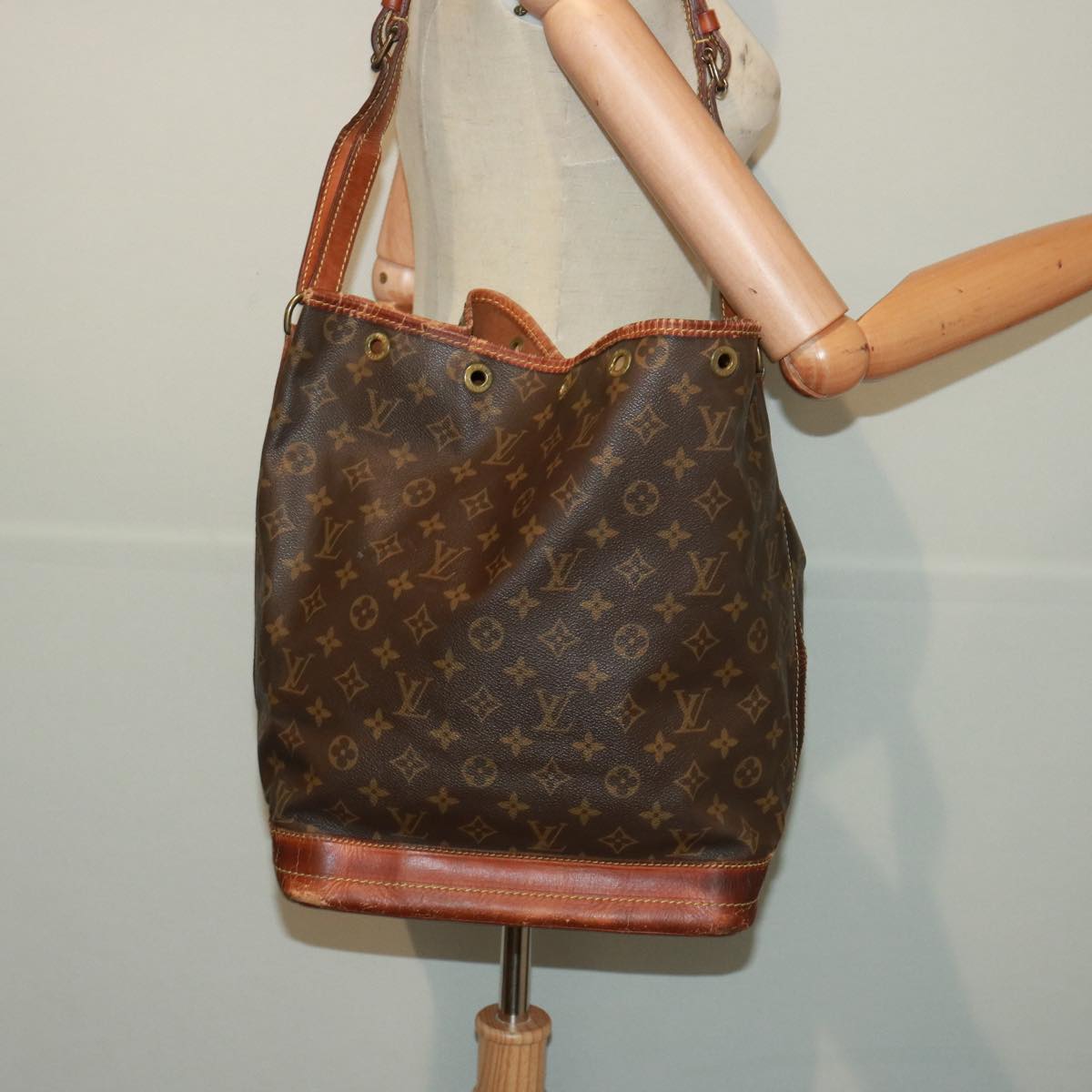 LOUIS VUITTON Monogram Noe Shoulder Bag M42224 LV Auth 79377