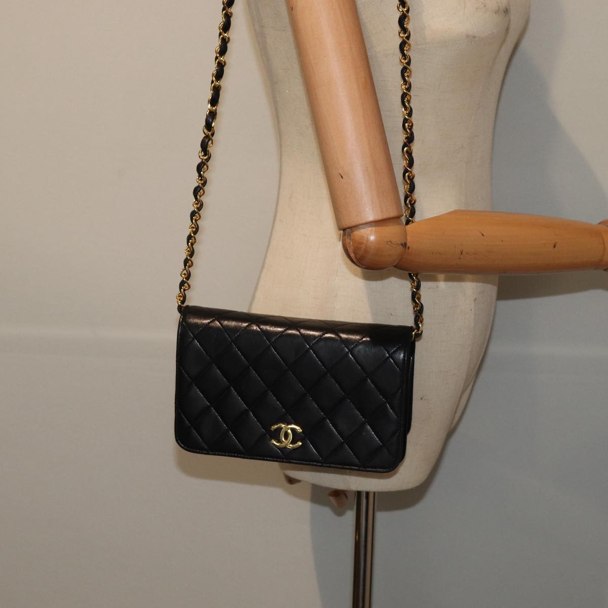 CHANEL Matelasse Chain Shoulder Bag Lamb Skin Black CC Auth 79381