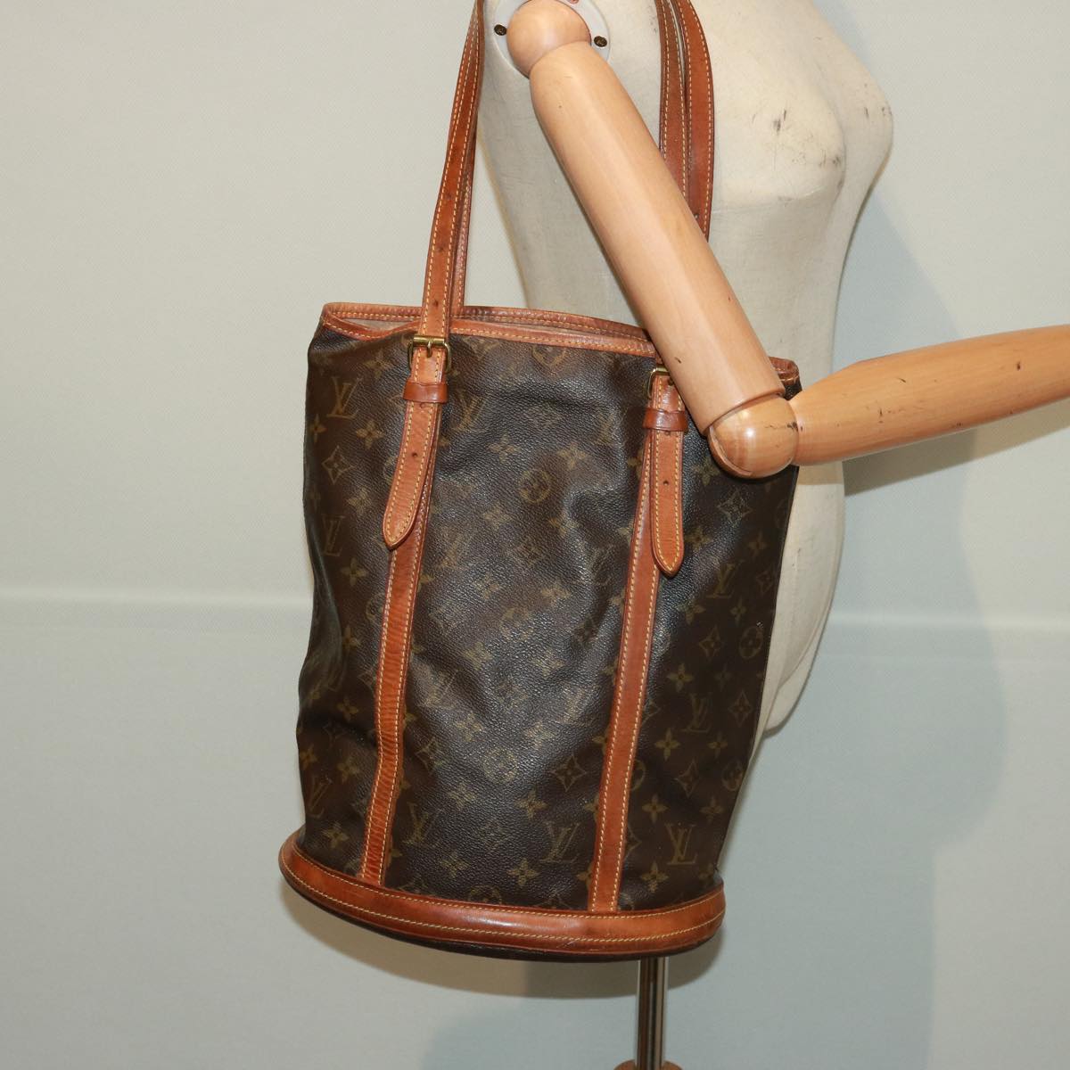 LOUIS VUITTON Monogram Bucket GM Shoulder Bag M42236 LV Auth 79394