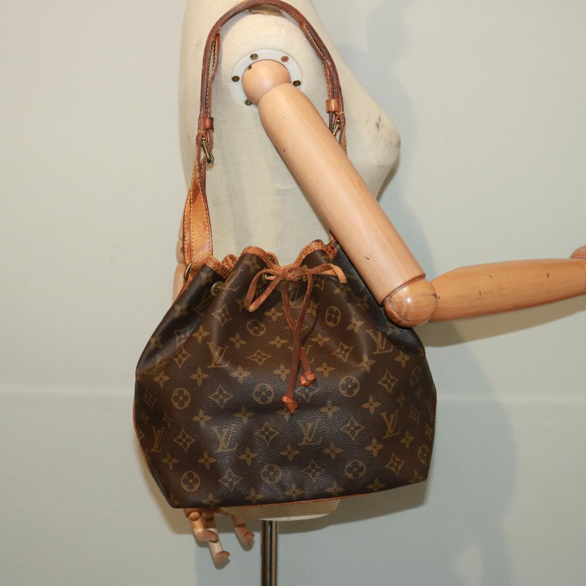 LOUIS VUITTON Monogram Petit Noe Shoulder Bag M42226 LV Auth 79396