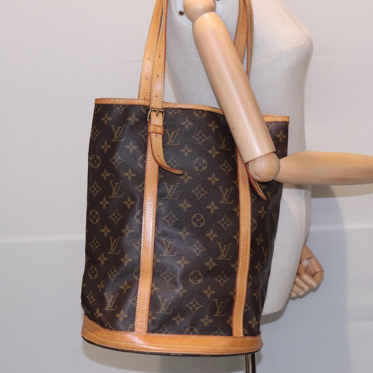 LOUIS VUITTON Monogram Bucket GM Shoulder Bag M42236 LV Auth 79568