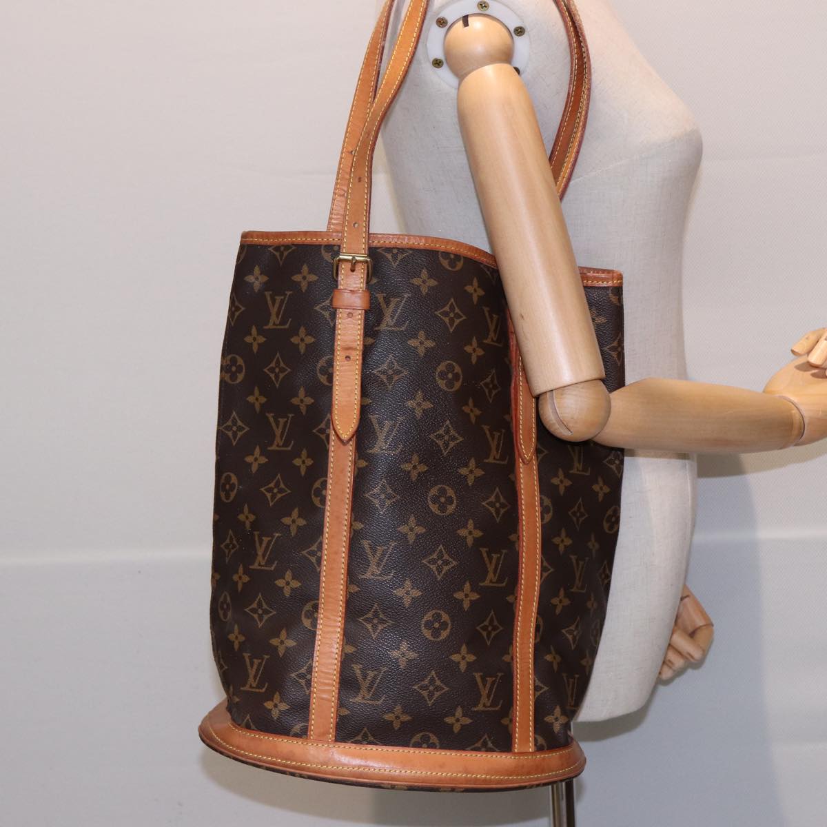 LOUIS VUITTON Monogram Bucket GM Shoulder Bag M42236 LV Auth 79570