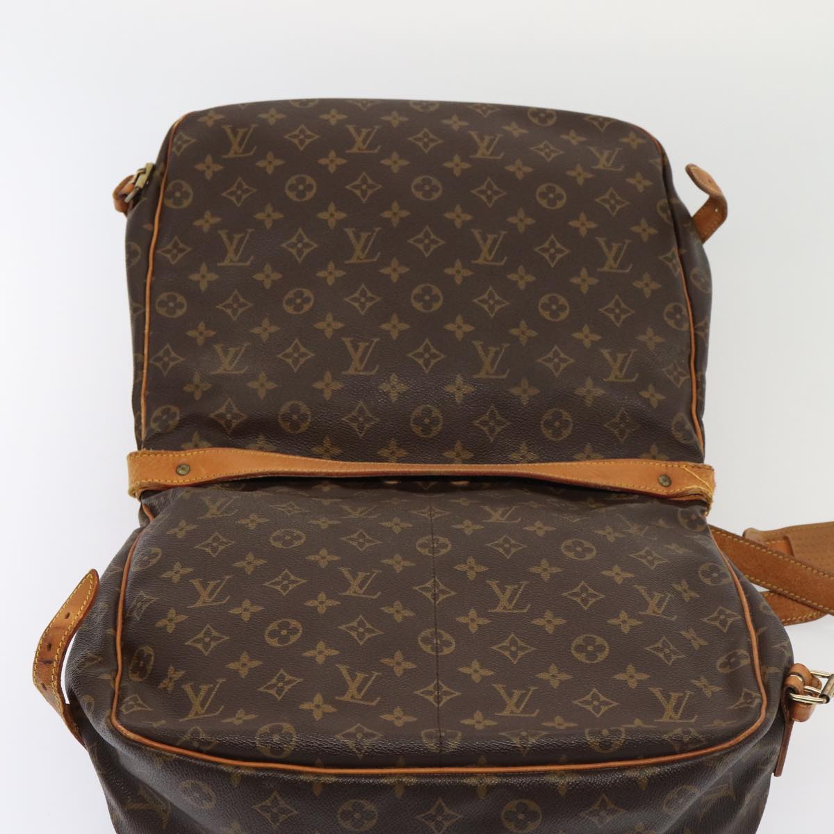 LOUIS VUITTON Monogram Saumur 35 Shoulder Bag M42254 LV Auth 79678