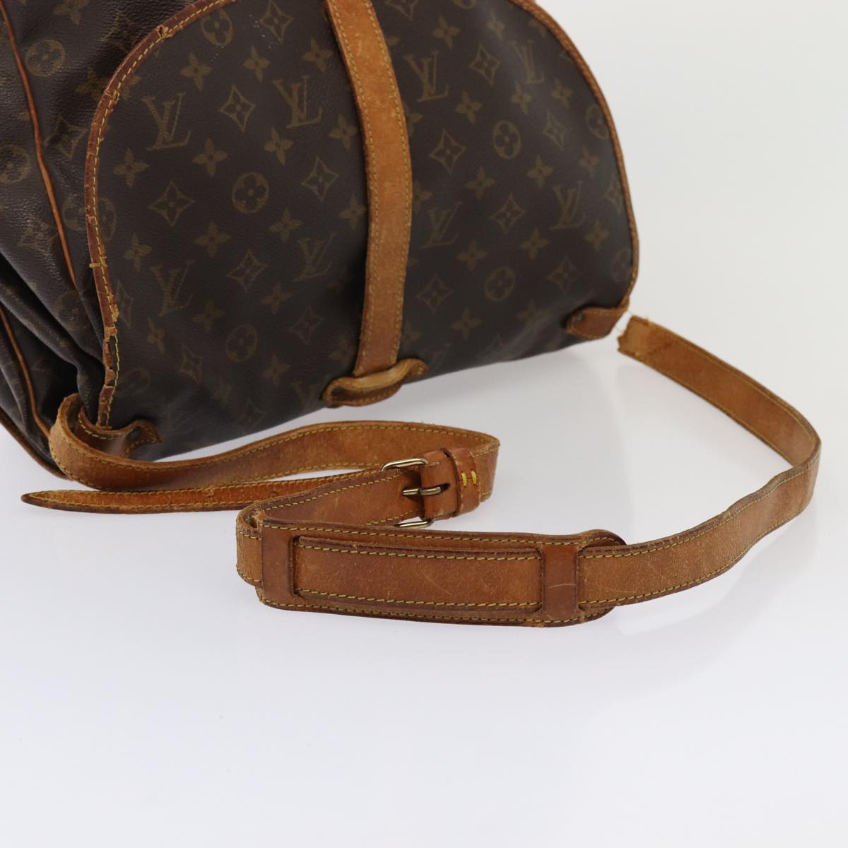 LOUIS VUITTON Monogram Saumur 35 Shoulder Bag M42254 LV Auth 79678