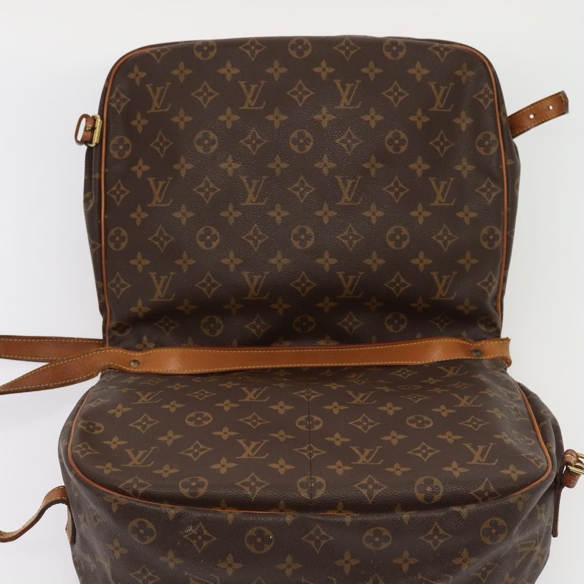 LOUIS VUITTON Monogram Saumur 35 Shoulder Bag M42254 LV Auth 79697