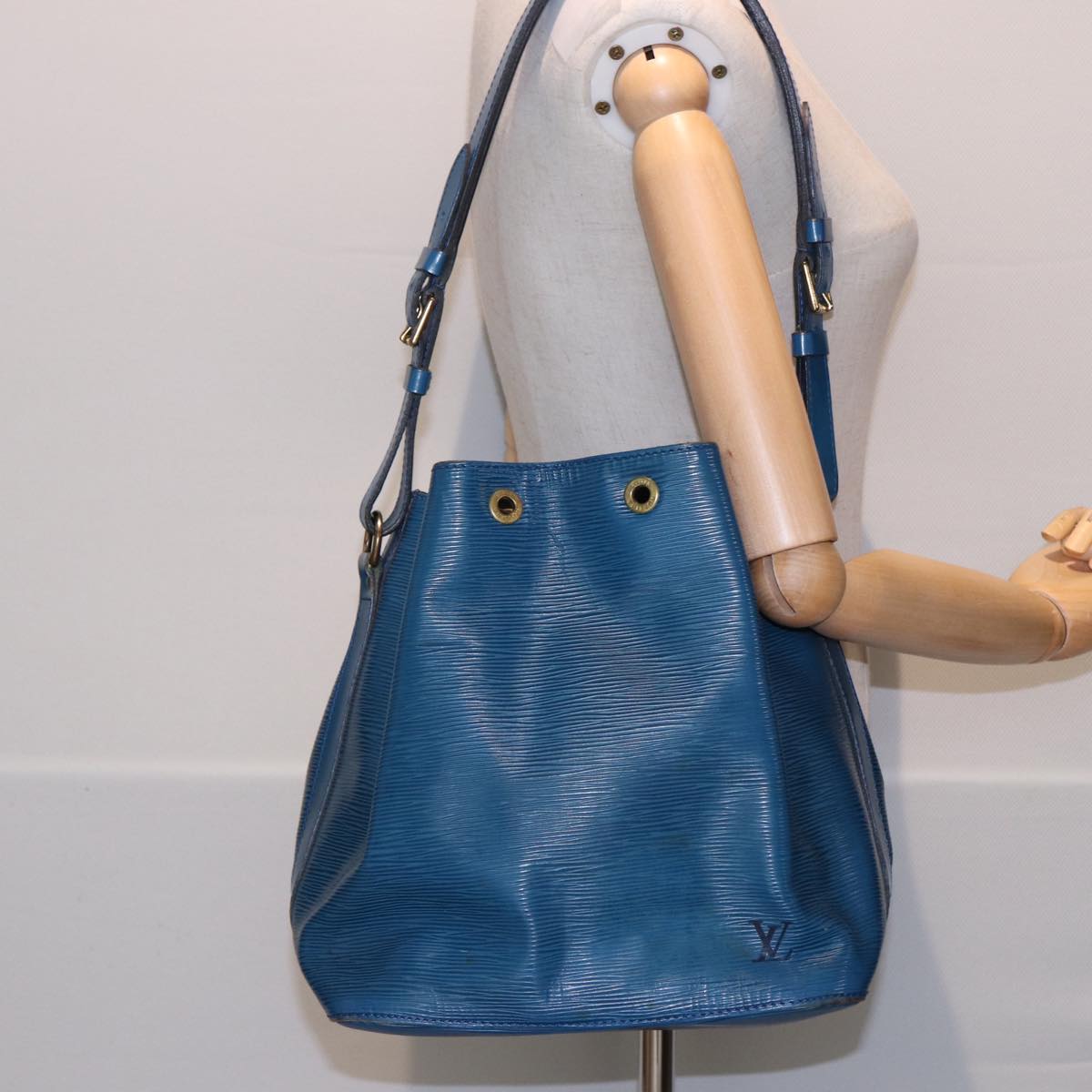 LOUIS VUITTON Epi Petit Noe Shoulder Bag Blue M44105 LV Auth 79838