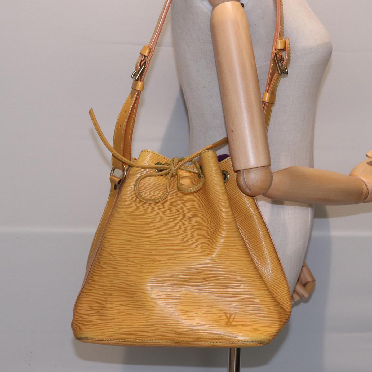 LOUIS VUITTON Epi Petit Noe Shoulder Bag Tassili Yellow M44109 LV Auth 79839